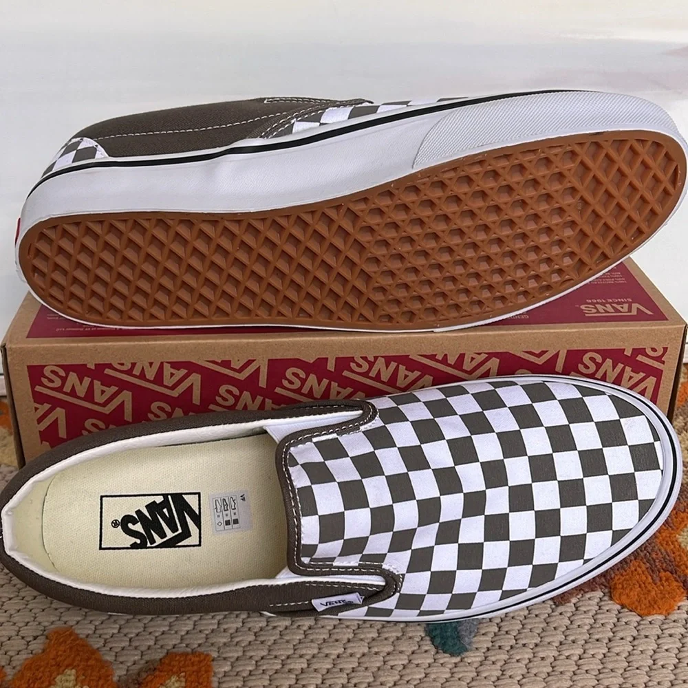 Vans Men’s Classic Slip-On
Color Theory Checkerboard Bungee
VN000BVZ9JC
Sneakers - Picture 4 of 16